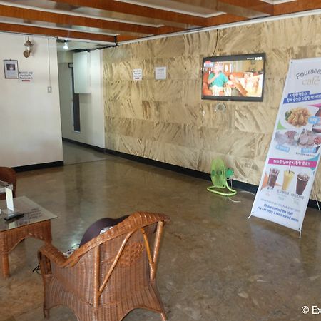 Vf Four Season Hotel Angeles Bagian luar foto