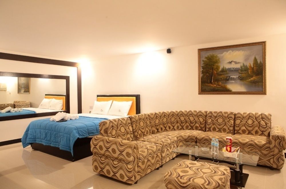 Vf Four Season Hotel Angeles Bagian luar foto