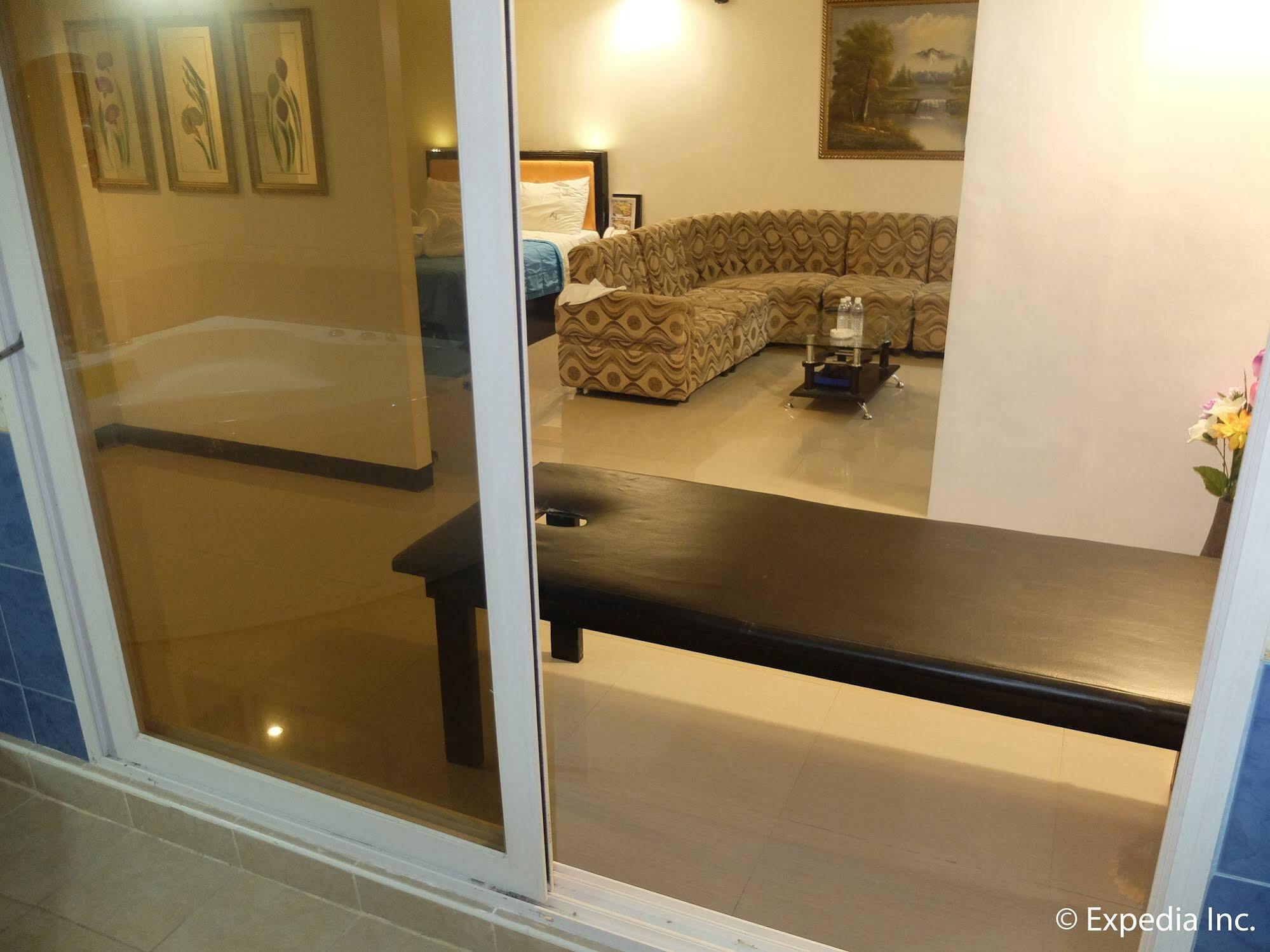 Vf Four Season Hotel Angeles Bagian luar foto