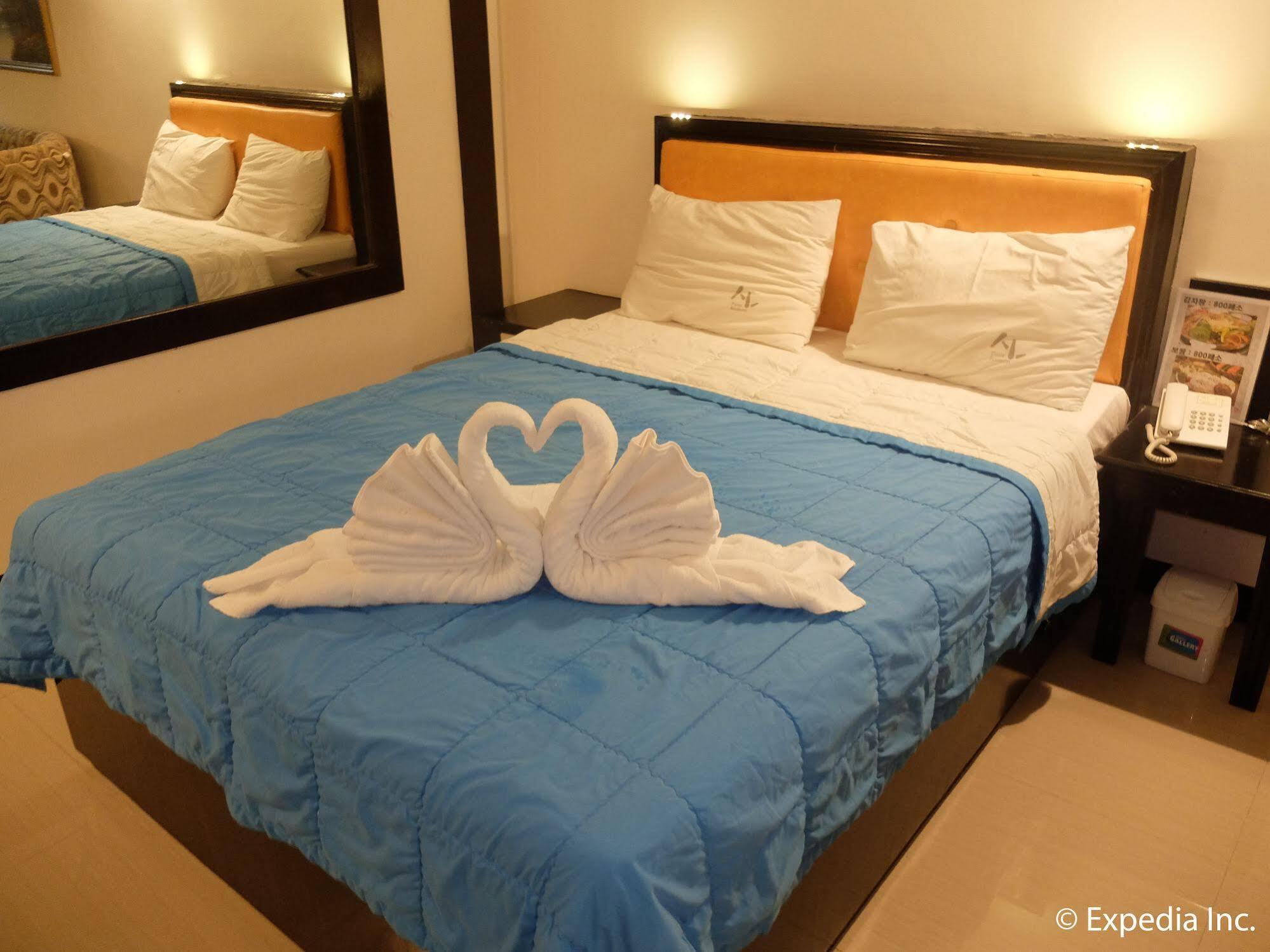 Vf Four Season Hotel Angeles Bagian luar foto